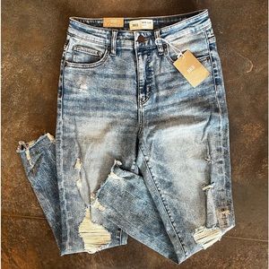 BKE, NWT Mom jeans, distressed jeans, size 26.
